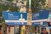 Street sign in honor of actor Paulo Gustavo - Corner of Lopes Trovao and Actor Paulo Gustavo Streets - Niteroi city - Rio de Janeiro state (RJ) - Brazil