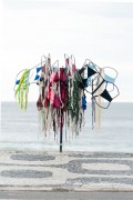 Street vendor of bikinis - Arpoador Beach - Rio de Janeiro city - Rio de Janeiro state (RJ) - Brazil