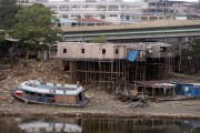 Floating house and stilt houses during drought on the Negro River - Manaus city - Amazonas state (AM) - Brazil