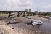 Floating house stranded during drought on the Negro River - Manaus city - Amazonas state (AM) - Brazil