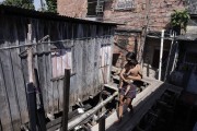 Stilt houses in Beco Bragança - Manaus city - Amazonas state (AM) - Brazil