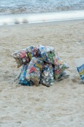 Bag with aluminum cans for recycling - Copacabana Beach - Rio de Janeiro city - Rio de Janeiro state (RJ) - Brazil