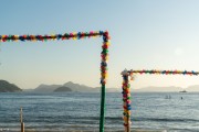 Goalpost decorated with flowers on Copacabana Beach - Rio de Janeiro city - Rio de Janeiro state (RJ) - Brazil