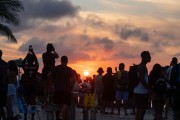 People observing the sunset from Arpoador - Rio de Janeiro city - Rio de Janeiro state (RJ) - Brazil