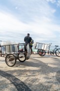 Ice transport by tricycle on the Arpoador Beach - Rio de Janeiro city - Rio de Janeiro state (RJ) - Brazil