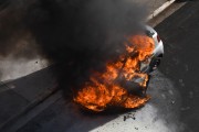 Vehicle catching fire in the Higienopolis neighborhood - Sao Jose do Rio Preto city - Sao Paulo state (SP) - Brazil