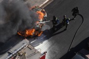 Vehicle catching fire in the Higienopolis neighborhood - Sao Jose do Rio Preto city - Sao Paulo state (SP) - Brazil