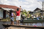Local children waving at tourists in the riverine community of Boca do Mamiraua - Mamiraua Sustainable Development Reserve - Alvaraes city - Amazonas state (AM) - Brazil