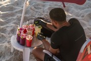 Street vendor of caipirinha and drinks - Arpoador - Rio de Janeiro city - Rio de Janeiro state (RJ) - Brazil