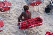 Woman using a smartphone - Arpoador beach with beach chair and sun umbrella for rent - Rio de Janeiro city - Rio de Janeiro state (RJ) - Brazil