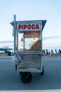 Street vendor of popcorn - Post 6 - Copacabana Beach - Rio de Janeiro city - Rio de Janeiro state (RJ) - Brazil