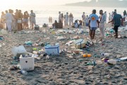 Trash left on the sand of Copacabana Beach after New Years Eve - Rio de Janeiro city - Rio de Janeiro state (RJ) - Brazil