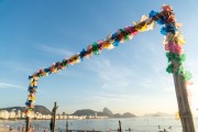 Goalpost decorated with flowers on Copacabana Beach - Rio de Janeiro city - Rio de Janeiro state (RJ) - Brazil