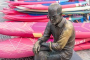 Statue of the poet Carlos Drummond de Andrade on Copacabana Beach - Rio de Janeiro city - Rio de Janeiro state (RJ) - Brazil
