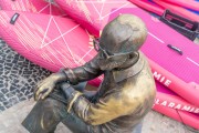 Statue of the poet Carlos Drummond de Andrade on Copacabana Beach - Rio de Janeiro city - Rio de Janeiro state (RJ) - Brazil