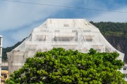 Building on Atlantica Avenue with construction site safety netting - Rio de Janeiro city - Rio de Janeiro state (RJ) - Brazil
