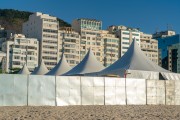 Structure assembled for event on Copacabana Beach blocking free access for bathers - Rio de Janeiro city - Rio de Janeiro state (RJ) - Brazil