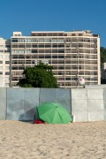 Structure assembled for event on Copacabana Beach blocking free access for bathers - Rio de Janeiro city - Rio de Janeiro state (RJ) - Brazil