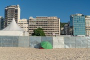 Structure assembled for event on Copacabana Beach blocking free access for bathers - Rio de Janeiro city - Rio de Janeiro state (RJ) - Brazil