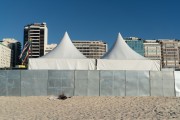 Structure assembled for event on Copacabana Beach blocking free access for bathers - Rio de Janeiro city - Rio de Janeiro state (RJ) - Brazil