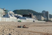 Structure assembled for event on Copacabana Beach blocking free access for bathers - Rio de Janeiro city - Rio de Janeiro state (RJ) - Brazil